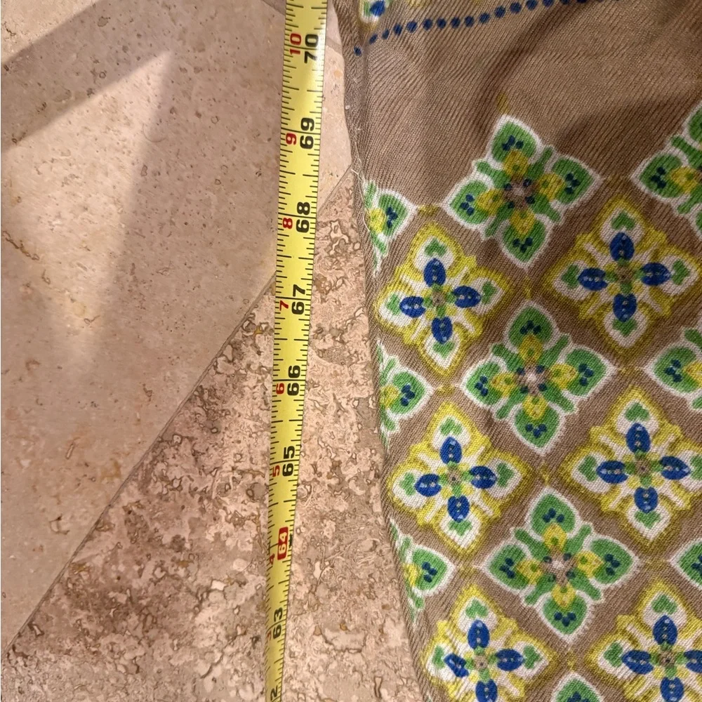 Chic Large Patterned Scarf - Picture 3 of 6